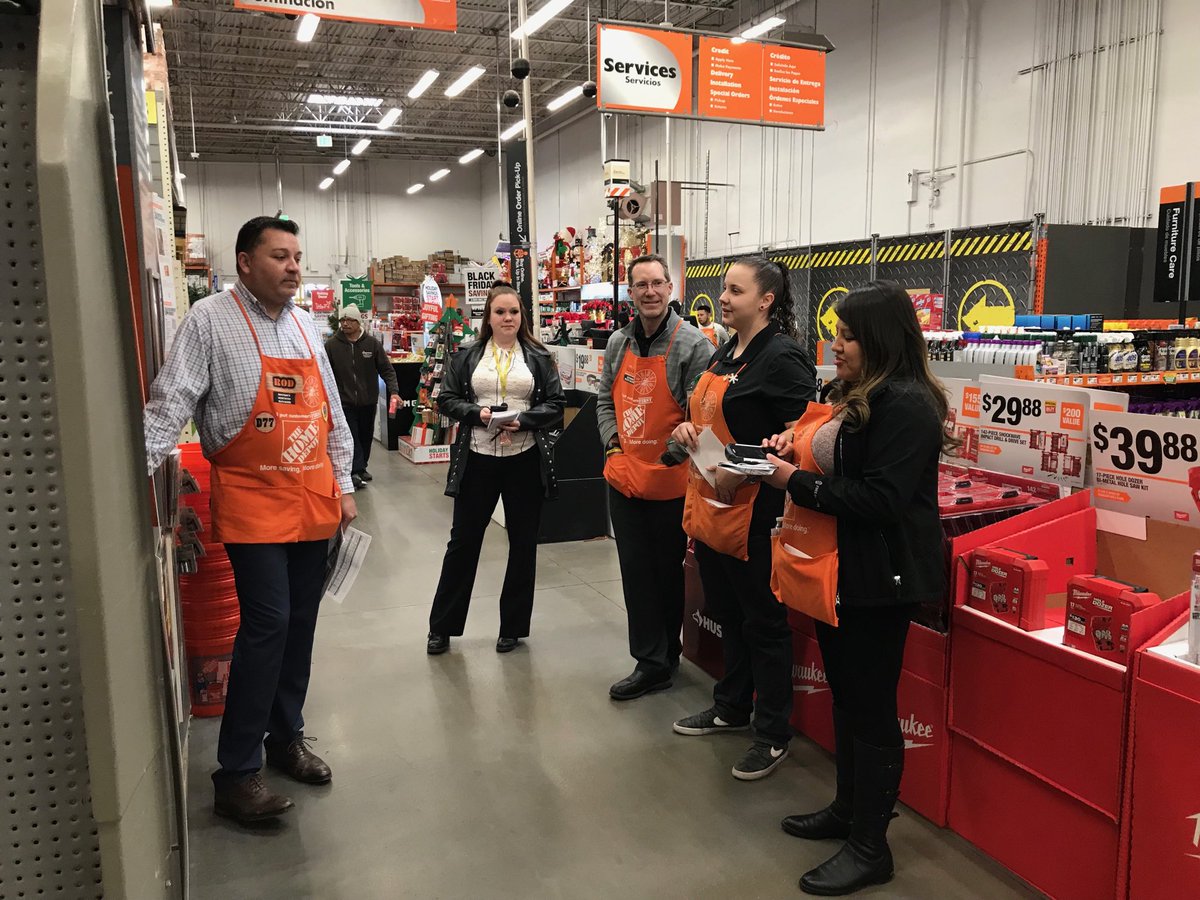 New Mexico starting the day out right. Rod our DSM  spending time with our leadership team from store 3507 training on our services and generating leads.⁦<a href="/SboushieHDE/">Shawn Boushie</a>⁩ ⁦@rod_tewalt⁩ ⁦<a href="/MattCramer179/">m</a>⁩ ⁦<a href="/THDYuda/">Yuda Arbeli</a>⁩