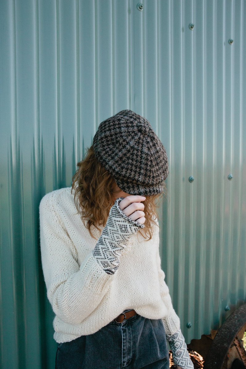 Romneymarshwool's tweet photo. Hat weather is here! But what’s your style?

Choose between flat cap, bakers cap...herring bone or dog tooth.

Photos thanks to @matildadelves_ 

#flatcap #bakerscap #giftideas #campaignshopindependent https://t.co/XVf9nwAC36