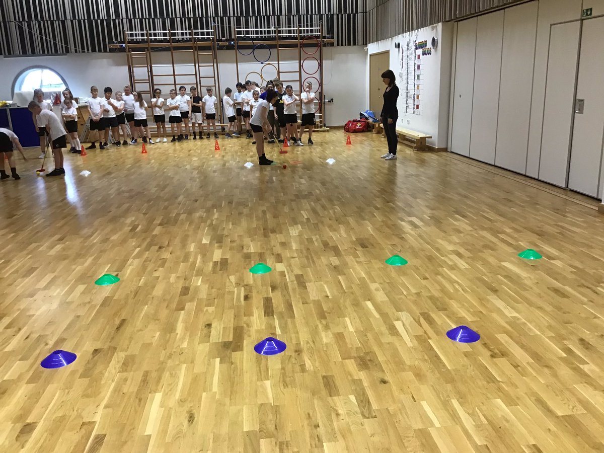 Y5Jesmond's tweet photo. @Y5Jesmond @Y6Jesmond Had a fun-filled P.E lesson
‘TRI-ing out’😉TRI GOLF with our very special visitor, @stormygraeme this afternoon. Excellent session with all the children ‘PUT-ing’ their all in to the activities. ⛳️🏌️‍♀️🏌️‍♂️@GolfRootsHQ @EnglandGolf @EuropeanTour https://t.co/Qz6DTOz2Pl