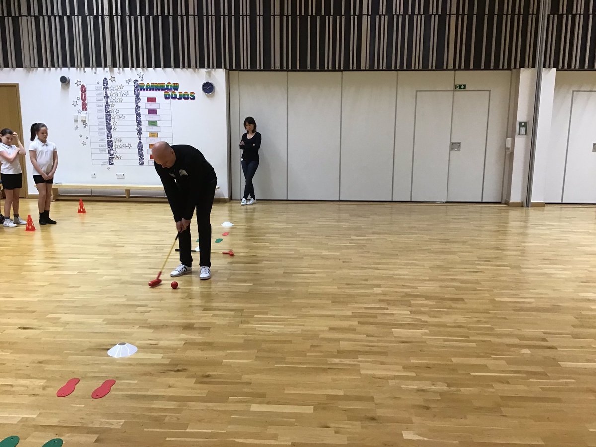 Y5Jesmond's tweet photo. @Y5Jesmond @Y6Jesmond Had a fun-filled P.E lesson
‘TRI-ing out’😉TRI GOLF with our very special visitor, @stormygraeme this afternoon. Excellent session with all the children ‘PUT-ing’ their all in to the activities. ⛳️🏌️‍♀️🏌️‍♂️@GolfRootsHQ @EnglandGolf @EuropeanTour https://t.co/Qz6DTOz2Pl