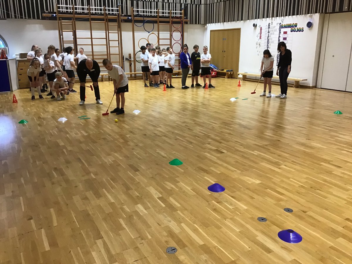 Y5Jesmond's tweet photo. @Y5Jesmond @Y6Jesmond Had a fun-filled P.E lesson
‘TRI-ing out’😉TRI GOLF with our very special visitor, @stormygraeme this afternoon. Excellent session with all the children ‘PUT-ing’ their all in to the activities. ⛳️🏌️‍♀️🏌️‍♂️@GolfRootsHQ @EnglandGolf @EuropeanTour https://t.co/bs1YCe4biW
