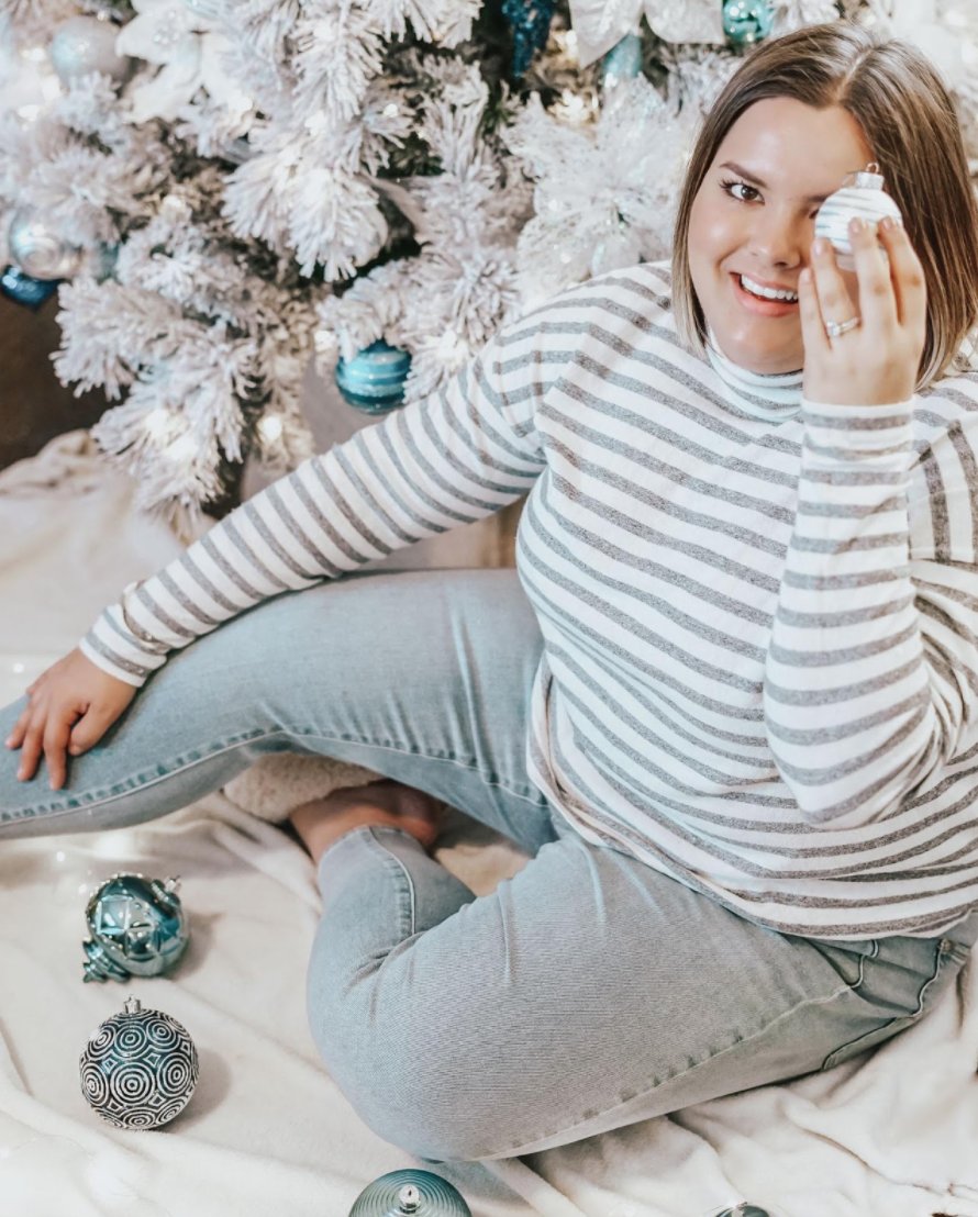 SarahZerbe's tweet photo. All of the holiday feels! Cozied up in my favorite cotton turtleneck and jeans to decorate the family tree. What is your favorite part of decorating the tree? @Discovercotton

https://t.co/jRyqvpeWrS 

#shopcotton #IC #sponsored https://t.co/S6nxQT4cbi