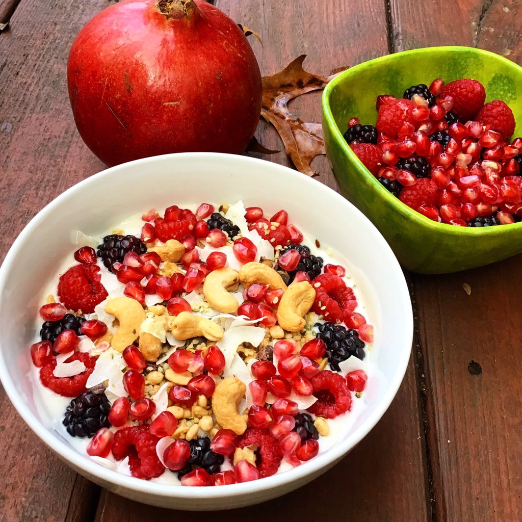 adina_kelman's tweet photo. Pomegranate yogurt bowl - high in antioxidants, flavor, texture and color #redismycolor #pomegranate #dairyfree #dairyfreebreakfast #yogurtbowl #breakfastbowl #vegan #veganbreakfast #veganbowl #powerbowl #powereating #foodismedicine #plantbasedeating #holistichealth https://t.co/0bl8k2UA8B