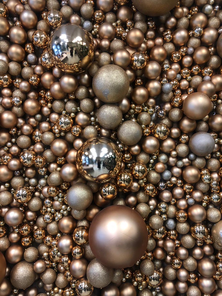 Dutchflowershop's tweet photo. Here at #DutchFlowerShop, we're all about adding some yuletide sparkle to your corporate #Christmas events - did you know we have our very own #BaubleWall available for hire?

Give us a call on 0151 737 1595 to find out how we can help #ChristmasDecorations #Corporate https://t.co/dAOFQPhgSt