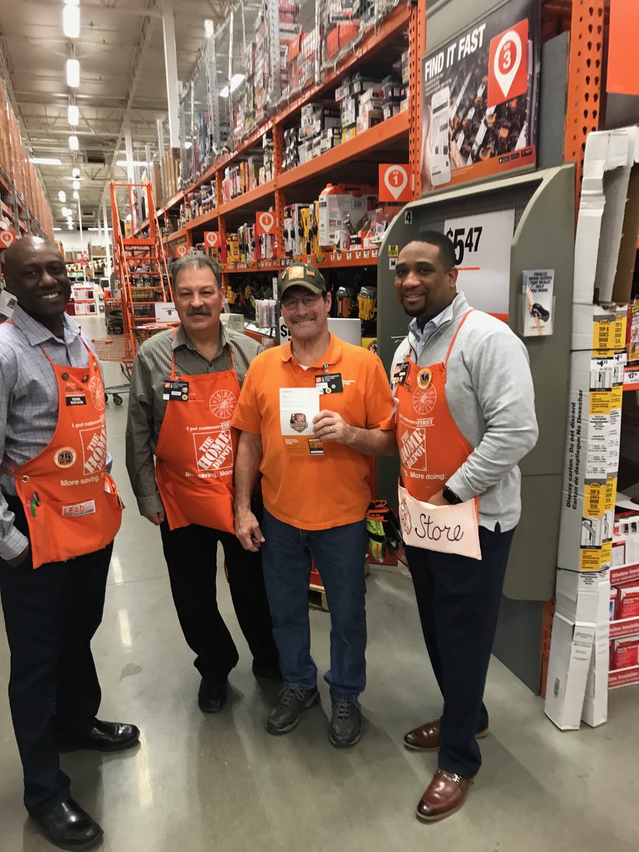 tsunami245's tweet photo. MEA Wayne “ Beez” Bezeau receiving his 4 th bronze milestone award. Congrats Beez and thank you for all you do https://t.co/7oAv7JnIn5