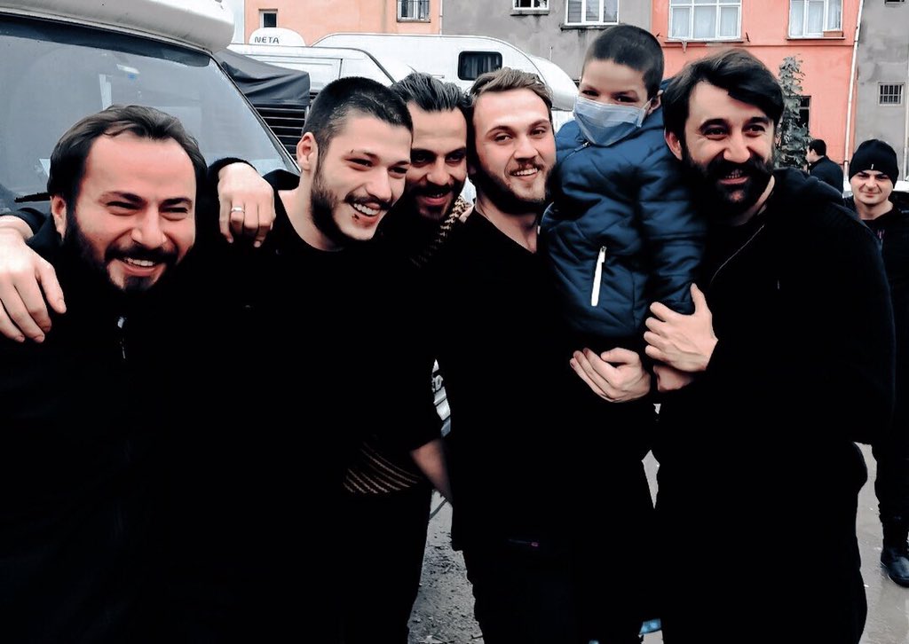 Her biriniz ayrı ayrı çok güzel yüreğe sahipsiniz 🙏

#Çukur