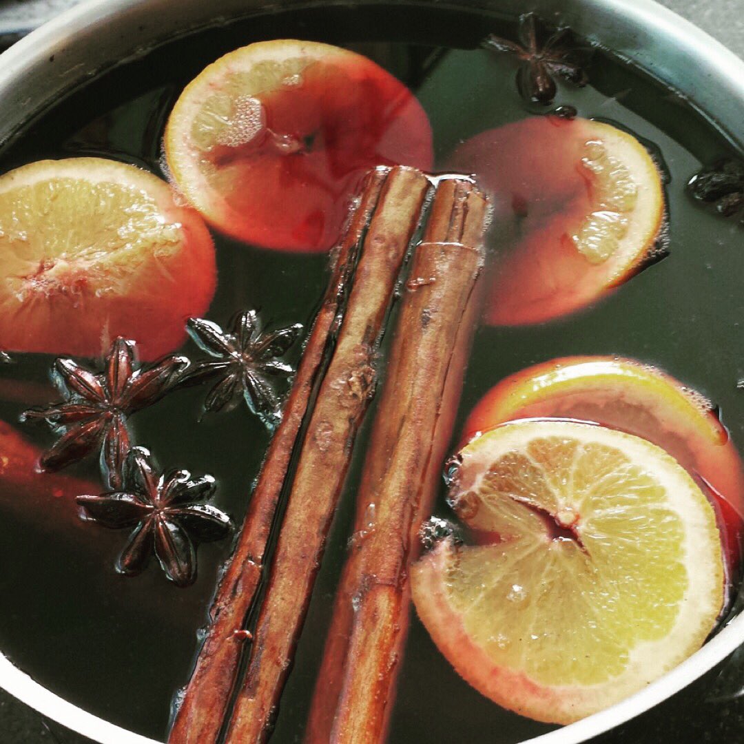 Who’s joining us for a glass of mulled wine this evening.. ‘tis the season 🍷🍷🍷from 6pm at our Christmas Market 🎄🎄🎄

#christmasmarket #mulledwinetime #Beckenham #br3