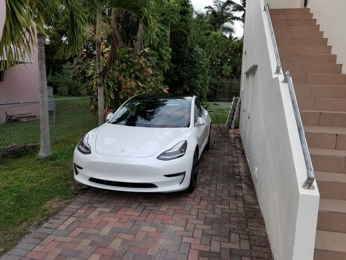 jeffee83's tweet photo. @Tesla ...and it's my first day waking up as a Tesla owner! woohoo! https://t.co/hdBnaRbVKB