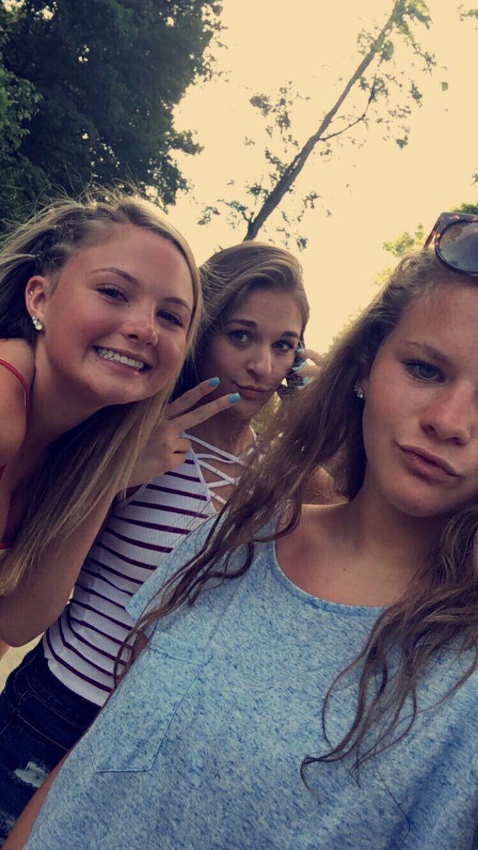 CharleyLcharley's tweet photo. happy birthday @alysiaralph thanks for always being such a good friend and letting me know what’s going on hahaha ily and miss you everyday 🥳❤️❤️❤️ https://t.co/Pf5muxtePT