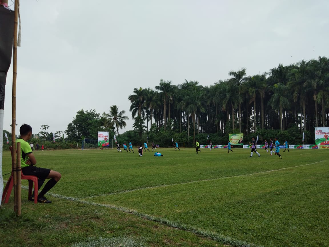 Di desa lapangan yg bagus dan berkualitas mulai bertebaran. Seperti di Lapangan Persimura, Desa Kadusirung, Pagedangan, Kab. Tangerang. Lapangan ini menjadi salah satu tempat seri nasional Liga Desa Nusantara 2018
@KemenDesa #ligadesanusantara2018 
#ligadesanusantara 
#ligadesa