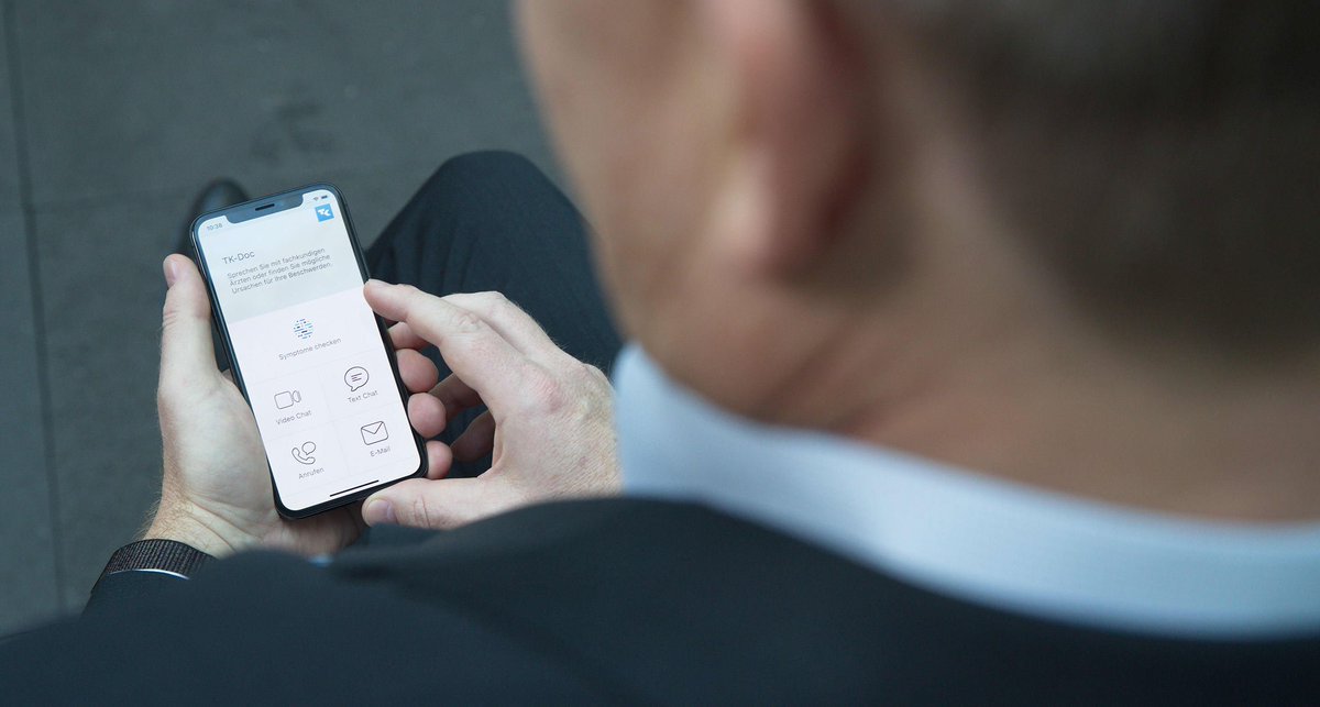 Dt_Aerzteblatt's tweet photo. Techniker Krankenkasse ebnet Künstlicher Intelligenz den Weg in die Versorgung:  Berlin – Symptomcheck mit der App, Unterstützung mit Künstlicher Intelligenz (KI) im Hintergrund und bei Bedarf ein Gespräch per Video oder per Chat mit einem Arzt: Die... https://t.co/6A9zG1eckF https://t.co/tQcNsrO7r2