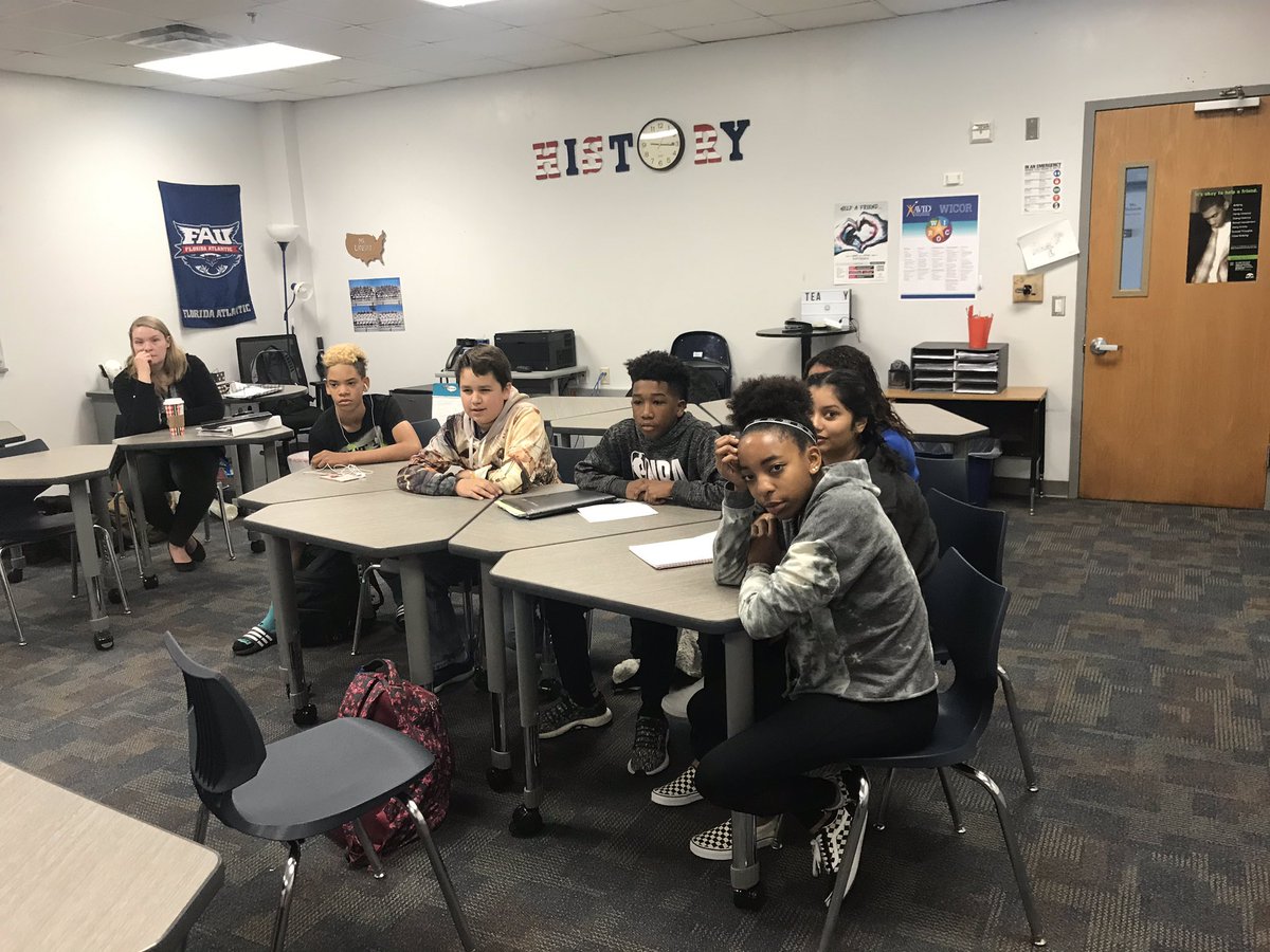 CoachLandau's tweet image. Heated debate in class today! With our Anti Federalist vs Federalist! #SocraticSeminar #Debate #EmbeddedAssessment @GCISD @HeritageMSAVID @GCISDHumanities @HeritageBroncos