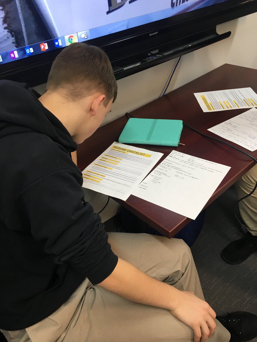 CPAProgramcoor1's tweet image. Resume Building @CPACommunity with Courtney Butler #prehealthadvisor from @UMDHPAO How lucky are our signature program students?! #resumebuilding #applications #actionverbs