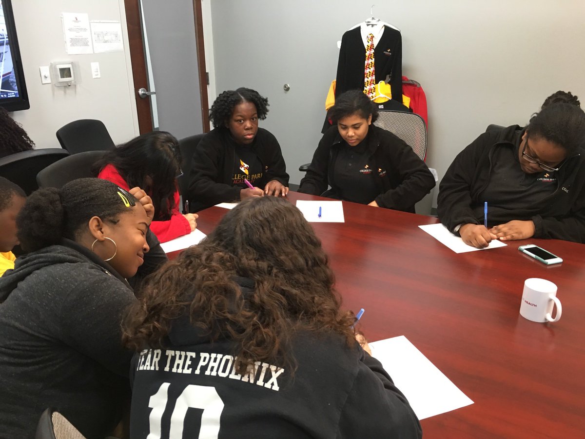 CPAProgramcoor1's tweet image. Resume Building @CPACommunity with Courtney Butler #prehealthadvisor from @UMDHPAO How lucky are our signature program students?! #resumebuilding #applications #actionverbs