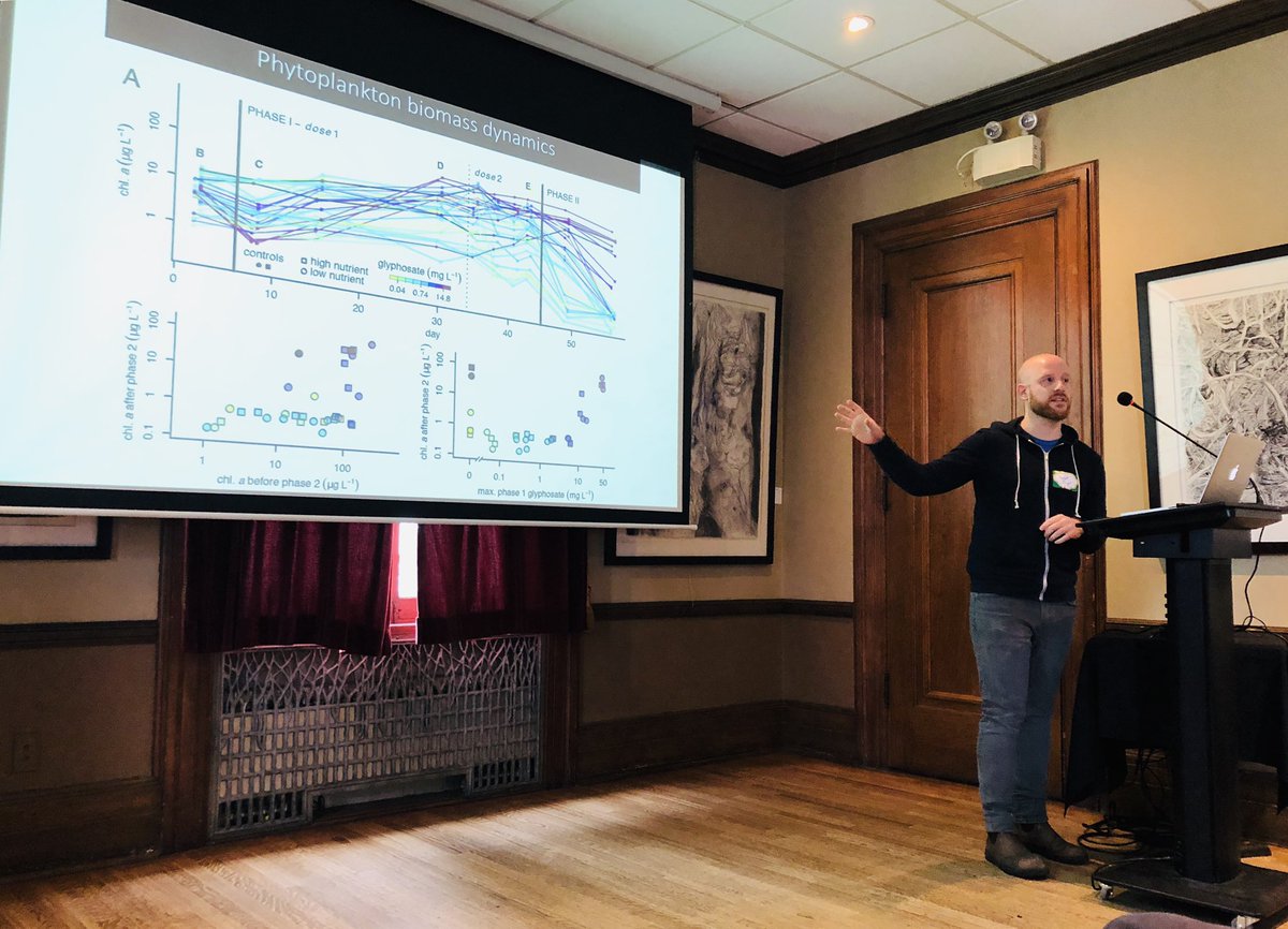 <a href="/V_Fugere/">Vincent Fugère</a> tells #MEES about the first <a href="/LEAP_sci/">LEAP</a> experiment where we found rapid increase in community resistance to #glyphosate selection in phytoplankton. Check out the paper on <a href="/biorxivpreprint/">bioRxiv</a> biorxiv.org/content/early/…