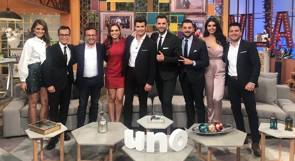 adri_elproducer's tweet photo. Bienvenido a la gran familia de @VengaLaAlegria @BrandonPeniche #TodosSomosVLA 
@VZCR @SERGESEPULVEDA @taniarin @patoborghetti @rikardocasares @KristalSilva_ @cquirarte https://t.co/r08t08jrfc
