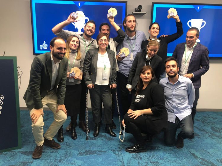 aism_nazionale's tweet photo. Premiata la campagna vincitrice di #Hack4Good, sarà finanziata e promossa da Facebook Italia in collaborazione con @CorriereBN e @ASSOCOM, per supportare una raccolta fondi a favore di AISM. La proposta vincitrice di #Hack4good2018 è quella di DUDE ➡️ https://t.co/L3866rRLQP https://t.co/SCoOYWVaWA