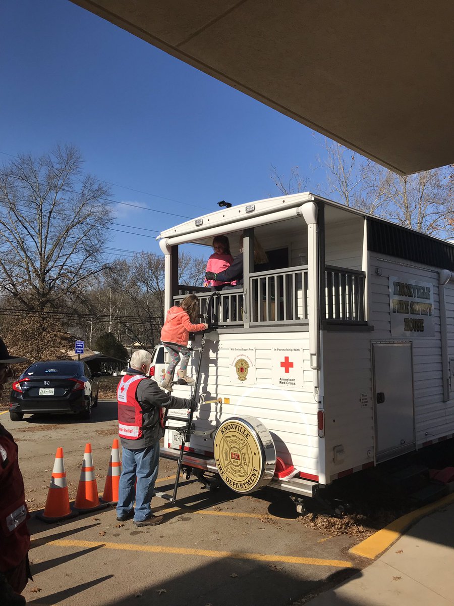 RockyHillRams's tweet photo. Learning about fire safety and how to exit a two story building. https://t.co/r2RBGQHPYN