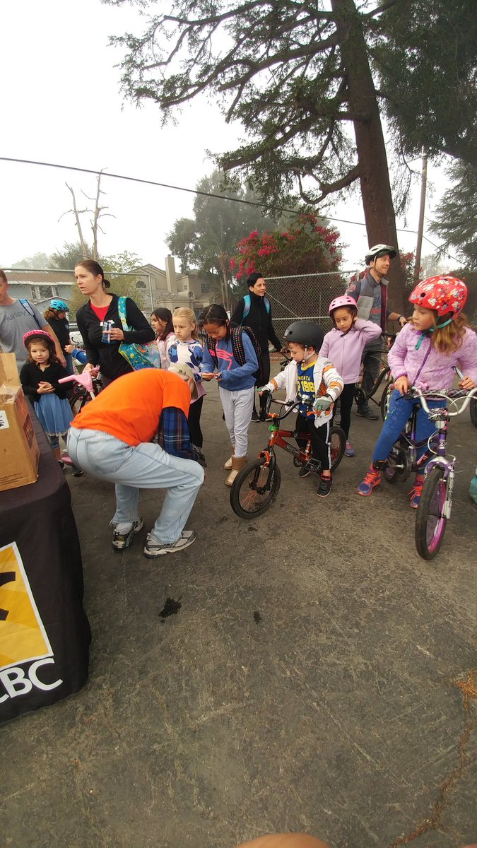 heybikela's tweet photo. Big showing for Bike to School Day at #ColfaxElementary. Kids love riding to school @LASchools. Thanks to @clifbar for all the cool swag and bars!
@ScottAtLAUSD @SafeRoutesCA @SafeRoutesNow https://t.co/DU2kpHkJas