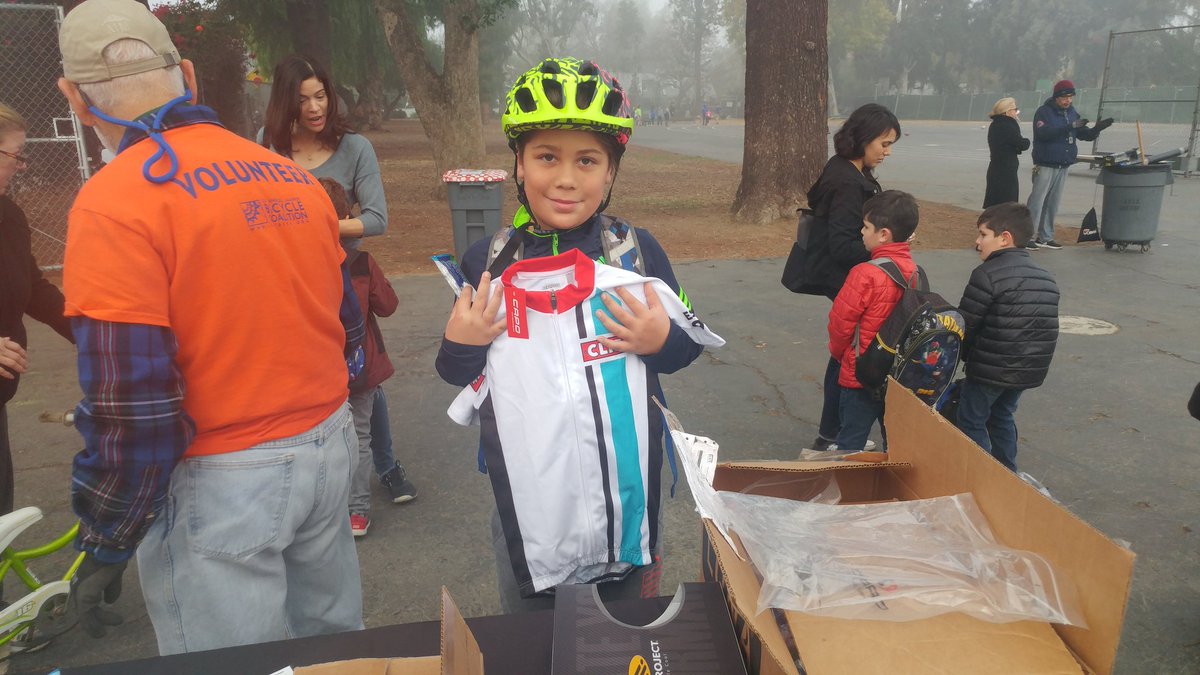 heybikela's tweet photo. Big showing for Bike to School Day at #ColfaxElementary. Kids love riding to school @LASchools. Thanks to @clifbar for all the cool swag and bars!
@ScottAtLAUSD @SafeRoutesCA @SafeRoutesNow https://t.co/DU2kpHkJas