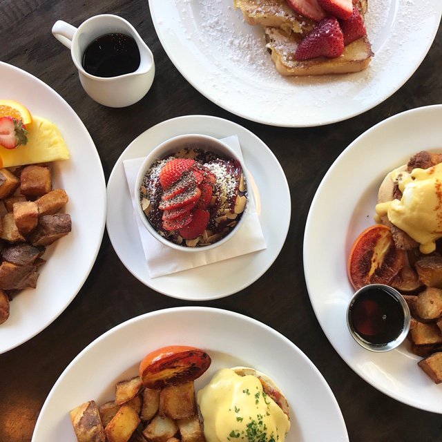 DoubleTreeVic's tweet image. Start the day off right with brunch at Table 21. From our Acai Bowl to our Chorizo Benny, we&apos;ve got something for everyone! #DoubleTreeVictoria #brunch #yyjfoodie
