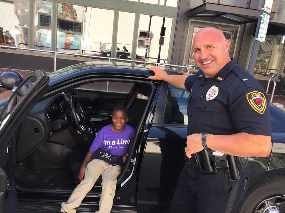 BigBroBigSis's tweet photo. Thanks to @SGFPolice for all your support this year, and to Det. Jim Cooney for his recent donation. We are grateful for your service and dedication to our community! #betterforever #bigsinblue #spd #sgfcares #bbbs https://t.co/TUYltSilTo