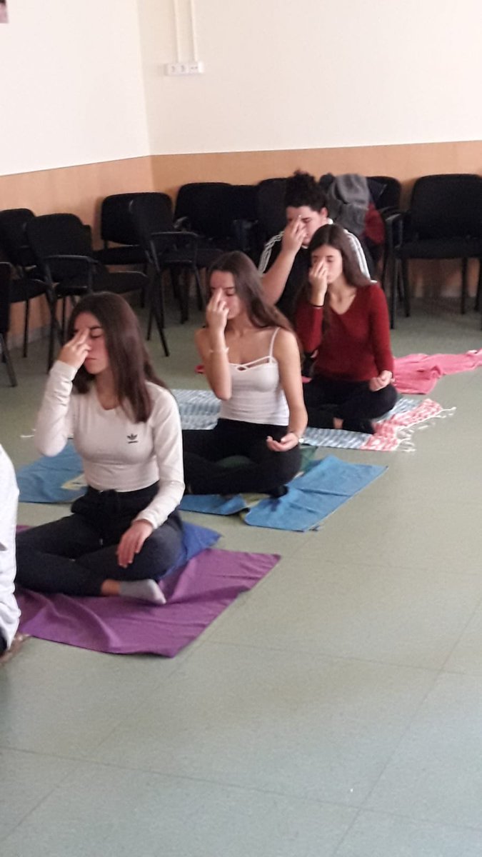SalesiansRoc's tweet photo. Seminari d'interioritat #bat1
Experimentem tècniques de relaxació, concentració i respiració per aconseguir benefici físic espiritual #salesiansroc1819 #oberta https://t.co/LOZJCifYu7