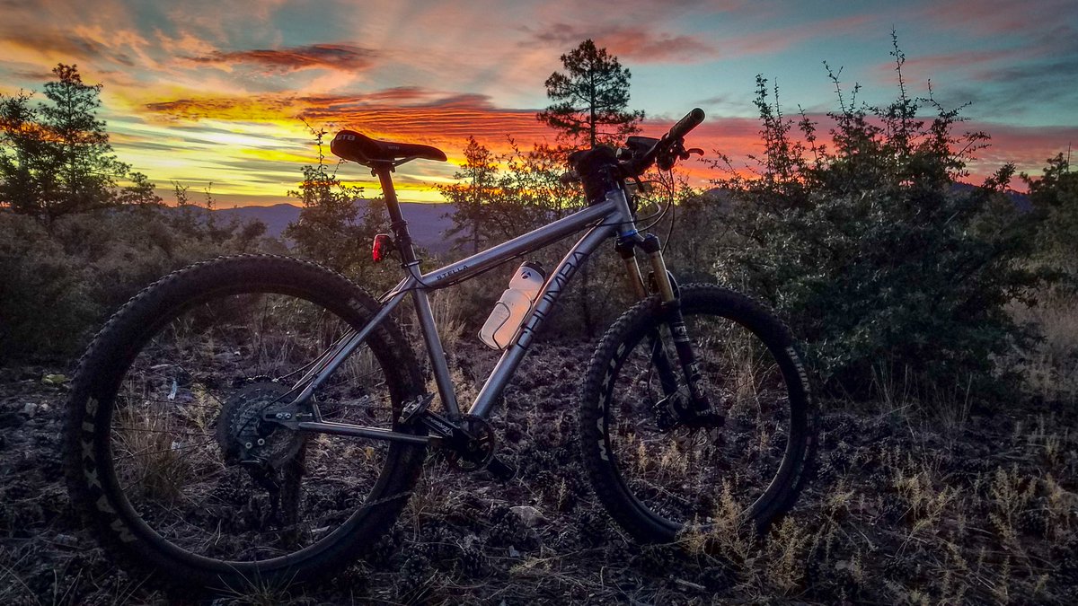 RideAlongside's tweet photo. Awesome views of the #sunrise in @PrescottNF today for #dawnpatrol aboard the @ChumbaUSA #chumbastella #titanium #275plus #mountainbike!
.
#PrescottCircleTrail #PrescottAZ #PrescottArizona #rideyourUSFStrails #USFS #prescottmtb #ridealongside #mtb #mountainbiking #mtblife https://t.co/56eMDNE3d2