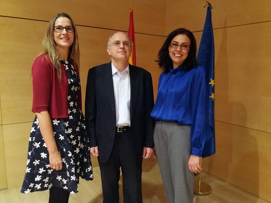 infoGMV_es's tweet photo. Hoy hemos estado en el Encuentro #Aporta2018 con la participación de Patricia Tejado en el debate sobre "Datos públicos y desarrollo de negocio". La sesión ha analizado las claves del éxito y los retos del emprendimiento ligado a los datos y a los nuevos paradigmas tecnológicos. https://t.co/s1bHTZoj36