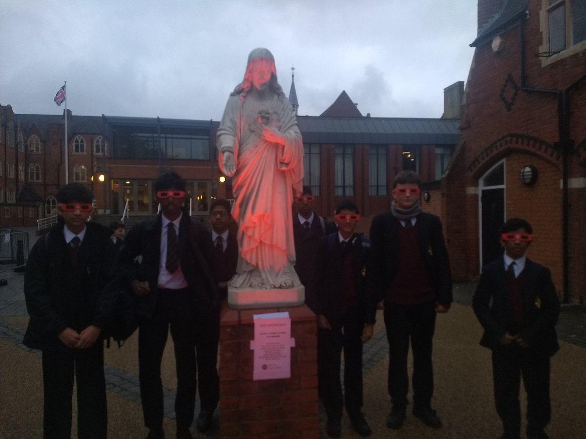 Wimb_Coll_Chap's tweet photo. We are supporting @acn_uk #RedWednesday standing up for faith and freedom, by raising awareness and standing in solidarity with the millions of Christians and those of other religions who are persecuted because of their faith. https://t.co/6w2ICV9mHZ