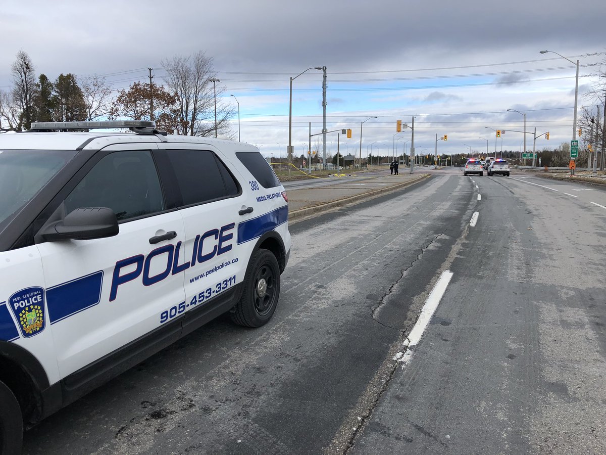 PeelPolice's tweet photo. Witnesses to this collision at Highway 410/Williams Pkwy are asked to contact investigators from the Major Collision Bureau at 905-453-2121 ext. 3710 or provide information through Crime Stoppers. https://t.co/BDi2Syh8iB