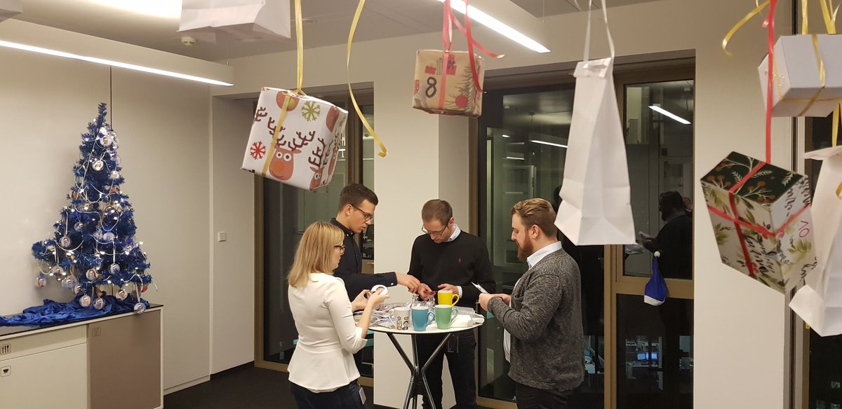 hkp_group's tweet photo. Advent, #Advent, ein Lichtlein brennt... 

So wie jedes Jahr starten wir in die Adventszeit mit einer gemeinsamen Bastelaktion und Gebäck.

Grüße aus dem #Tower185 und allen eine wunderschöne, friedliche Zeit! https://t.co/ot0XJIKU5K