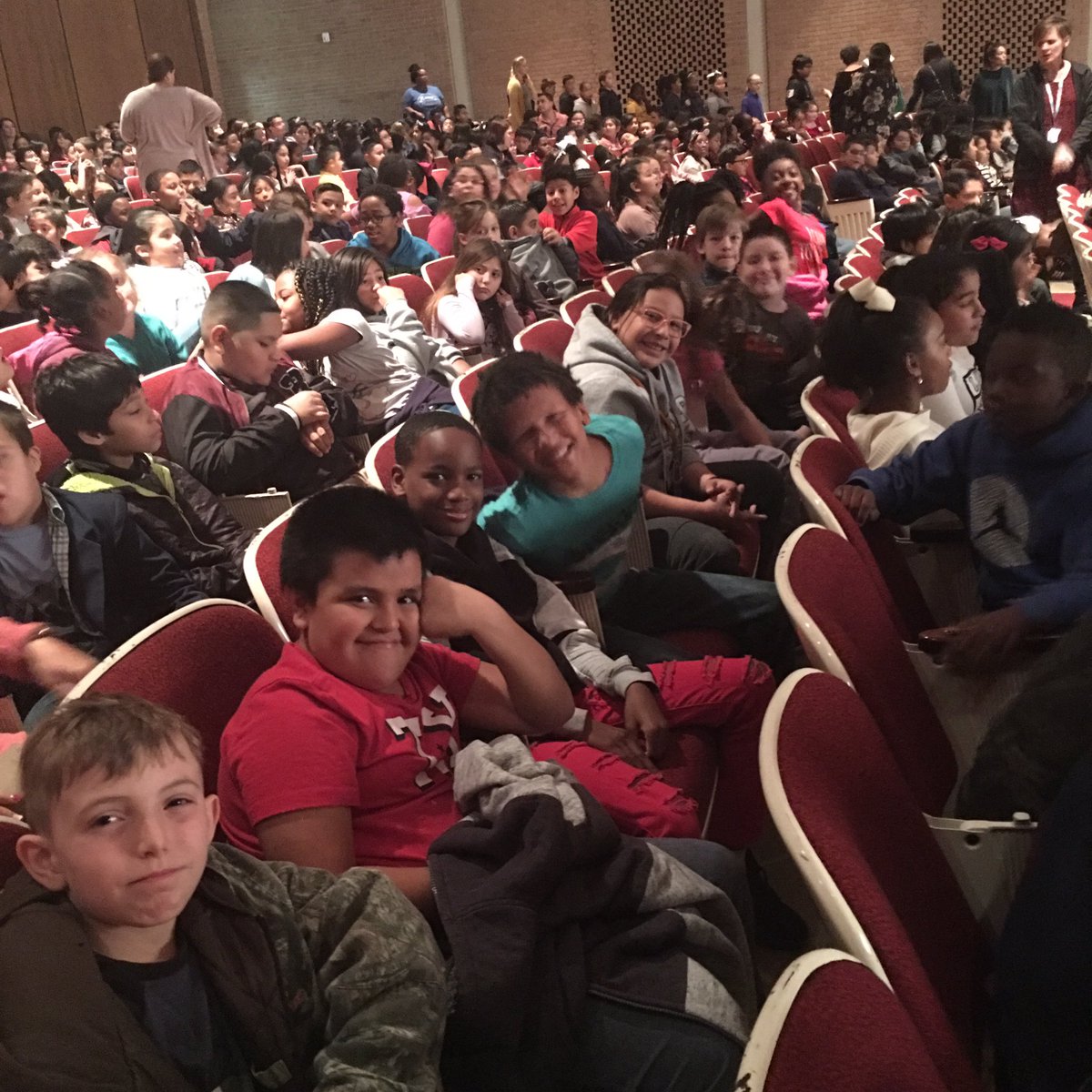 shannonf893's tweet photo. 4th grade enjoying the #ftworthsymphony today. #hodgesmakesithappen #WestSideBestSide https://t.co/BcHe6J4JQ1