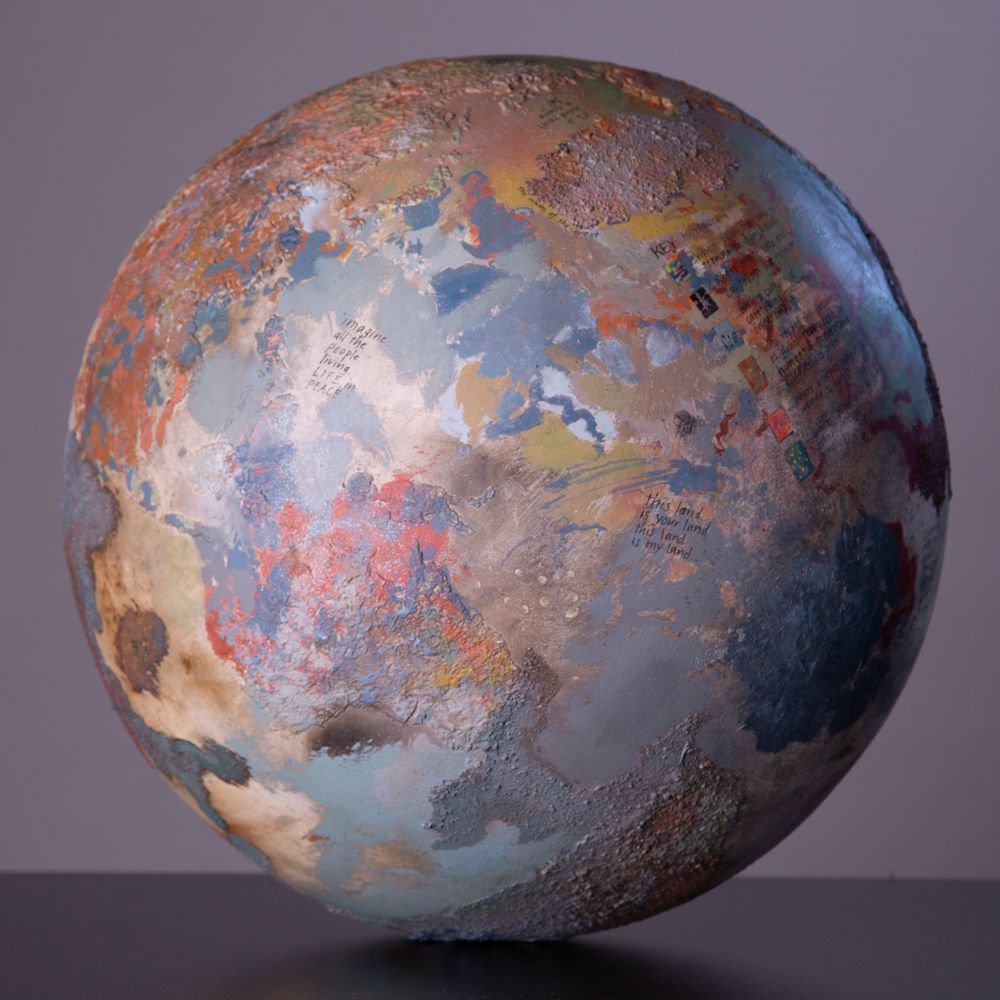 2 hrs until the end of the auction! It's crunch time now! This globe could be yours with just a few clicks! 

#39 Earth Wall Paper - by Tom Weld
galabid.com/auction/globes…
<a href="/GOALWhatonEarth/">GOAL - What on Earth</a> #GOALWhatonEarth @goal_global 
#globalgoals #SDGs #artistsofinstagram #creative #international