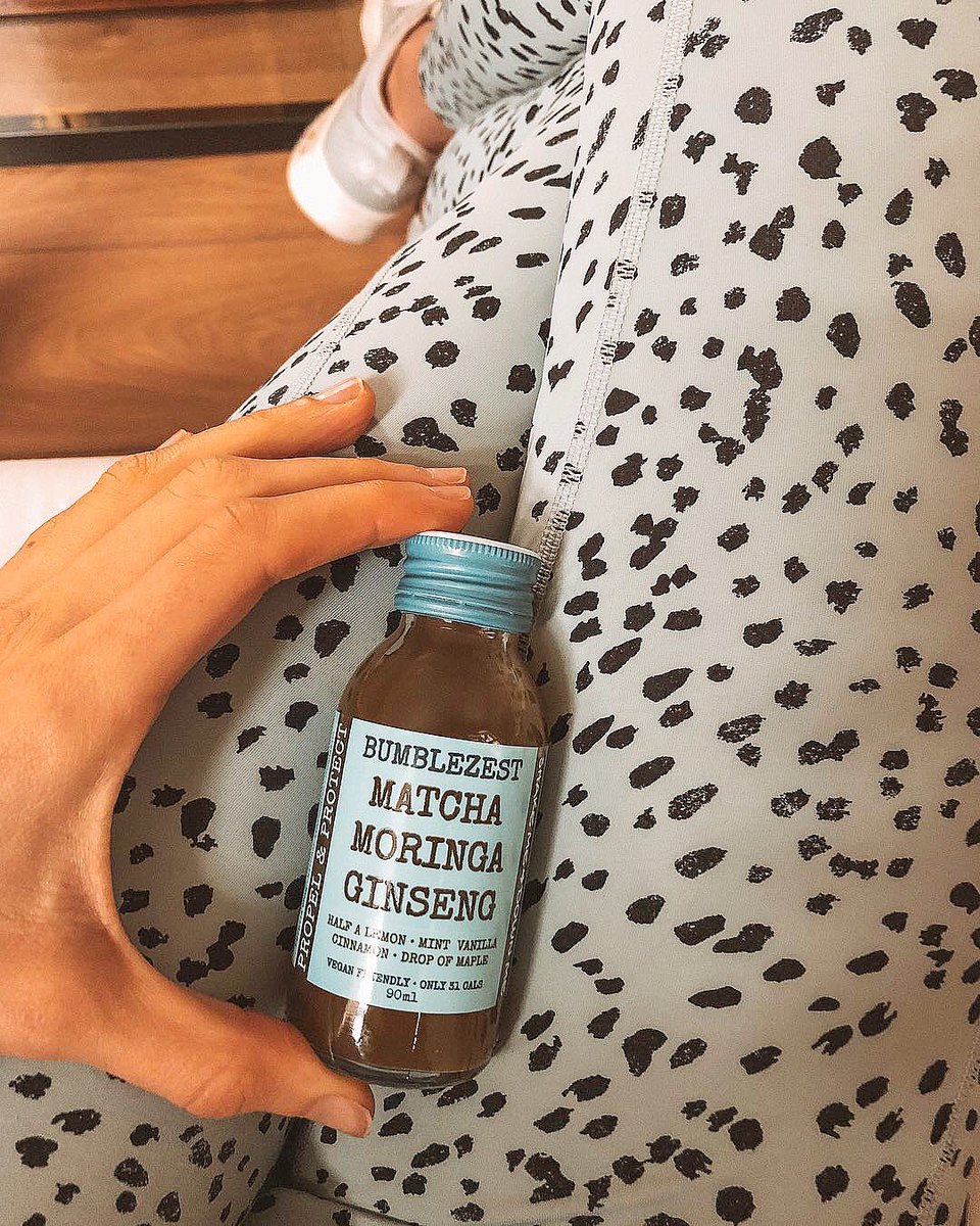 BumbleZest's tweet photo. From @lubescos - morning rituals ✨ first some movement and then some nourishment.
#foodforthought #bumblezest #healthgoals #healthylifestyle #invarley #healthshot #healthshots #yogapants #yoga #matcha #matchashot #moringa #energydrink https://t.co/sOqkCQIM26