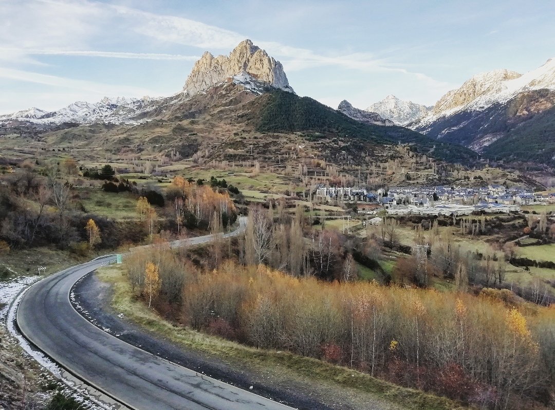 #ValleDeTena 🏔️😍
@meteo_aragon @Huesca_LaMagia  @Meteo_Pyrenees @EnjoyAragon @eltiempo_atv @tiempobrasero @lasextameteo @ElTiempo_tve @DPHuesca @Turismopirineo @infonieve @lugaresdenieve @AEMET_Aragon @RadioHuesca @DescubreHuesca @Aragonizate @meteoformigal @CanonEspana