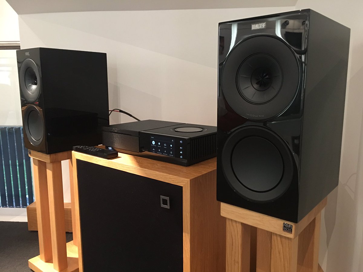 kef r3 stands