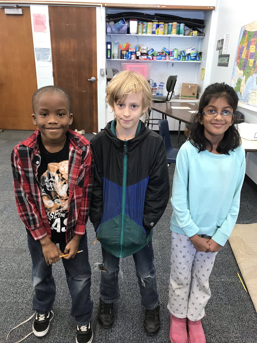 RHMrMyers's tweet photo. When a student left his iPad at home, two others offered to let him share with them.
#rockets512 #kindnessmatters https://t.co/sj4FL0IIph