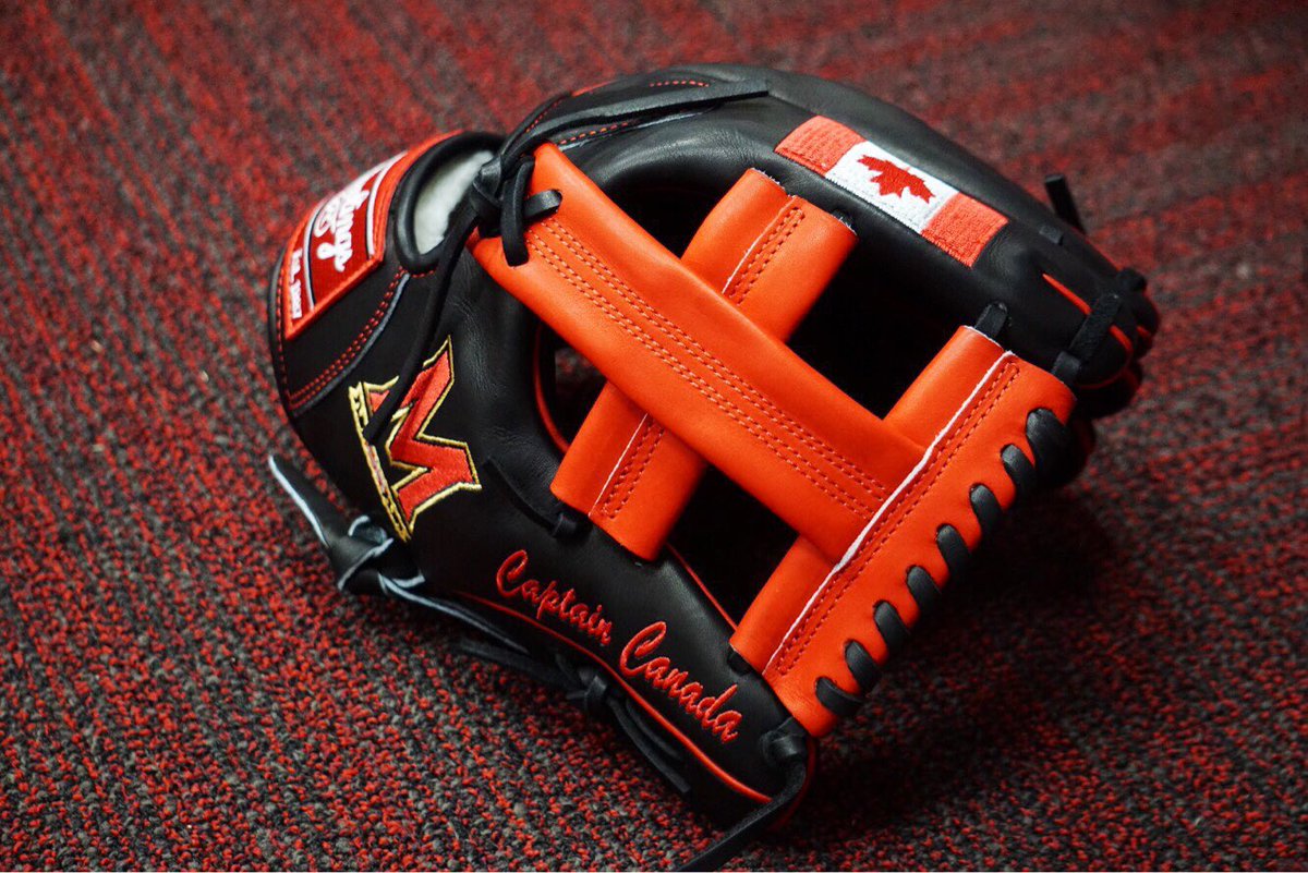 TerpsBaseball's tweet photo. It’s Glove Day and @RawlingsSports brought the fire 🔥😍

#DirtyTerps https://t.co/DAjKjtuKXB