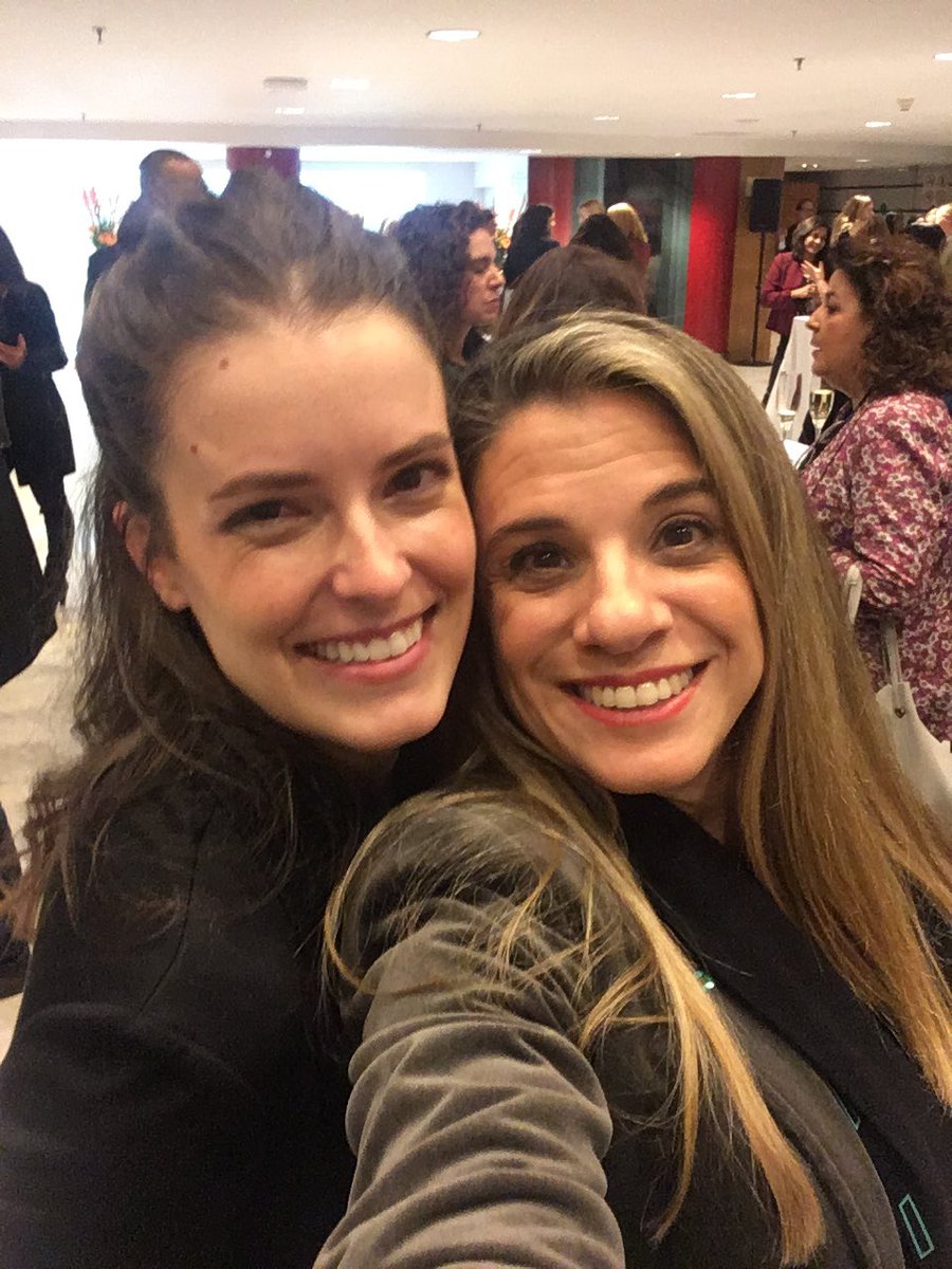 crewfox's tweet image. ❤️ from one #podcast host to another with @heyemilykennedy @hpe #HPEDiscover2018