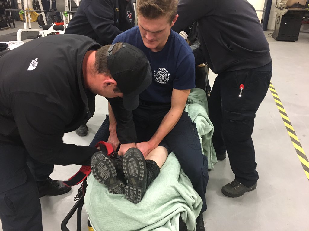 PVASMedics's tweet image. Tweet 3/5: Once pt is supine on stretcher and caregivers control their assigned extremity, one of the two providers on the legs straddles the patient facing their feet and sits, the other applies soft restraints to ankles. #EMS #Ambulance #EMSSafety @PtSafetyEMS