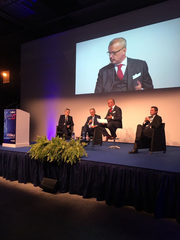 ConfindustriaBS's tweet photo. “Questa nuova #cultura deve diventare patrimonio dell’impresa. Non si puó trasformare un’azienda con due macchinari, è un processo che puó durare anche anni” @GvVisca a #summit18 #industria40 #industry40 @ConfindustriaL https://t.co/AqAJWXDd2U