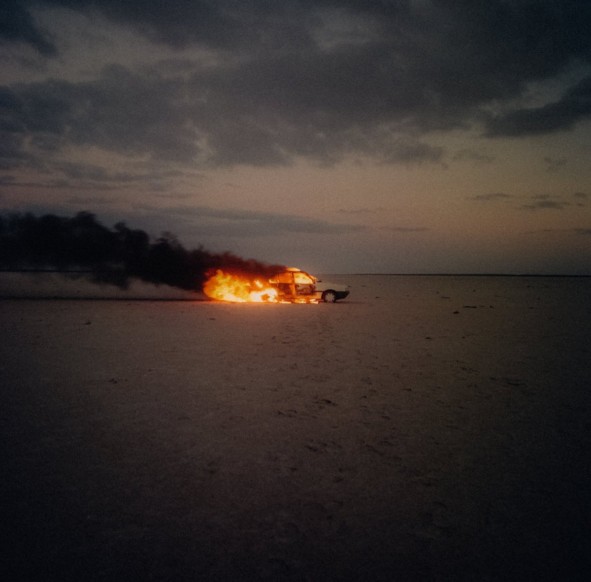 FidalPhoto's tweet photo. [#YouthPhotographyAwards] Avec "The sand that ate the sea", le photographe et réalisateur australien Matthew Thorne nous emmène à #Andamooka, un village du sud de l’#Australie. Son projet rejoint la compétition !

► Vous aussi, participez avant le 03.12 : https://t.co/A2rZzynWgQ https://t.co/NndhiUJgmW