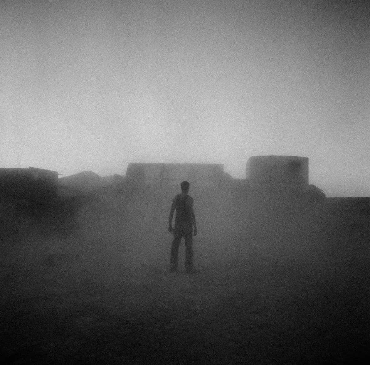 FidalPhoto's tweet photo. [#YouthPhotographyAwards] Avec "The sand that ate the sea", le photographe et réalisateur australien Matthew Thorne nous emmène à #Andamooka, un village du sud de l’#Australie. Son projet rejoint la compétition !

► Vous aussi, participez avant le 03.12 : https://t.co/A2rZzynWgQ https://t.co/NndhiUJgmW