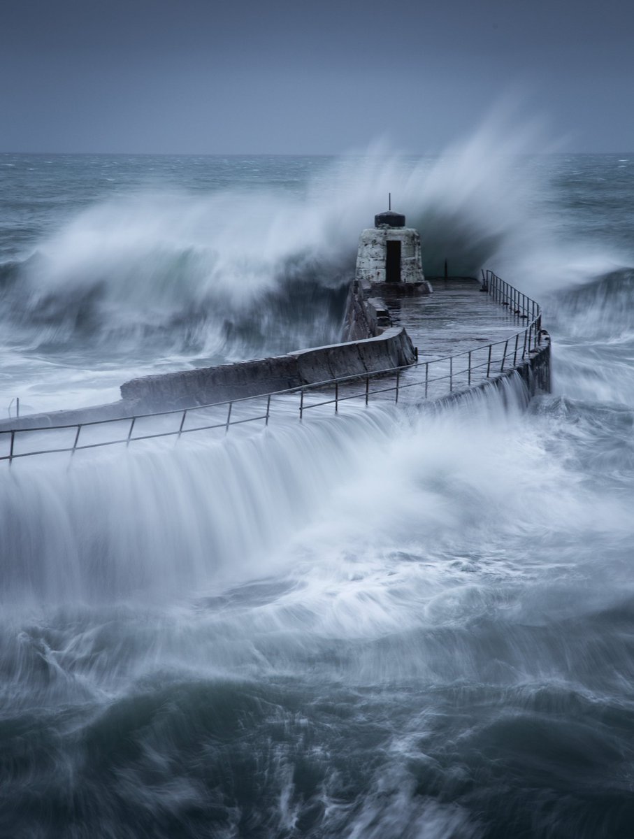 stucornell's tweet photo. Beauty and the Beast. Storm Diana has the waves dancing in Portreath, Cornwall, photographed today. Stay safe if you're out there. #StormDiana #portreath #cornwall #respectthewater https://t.co/taZFAPXstM