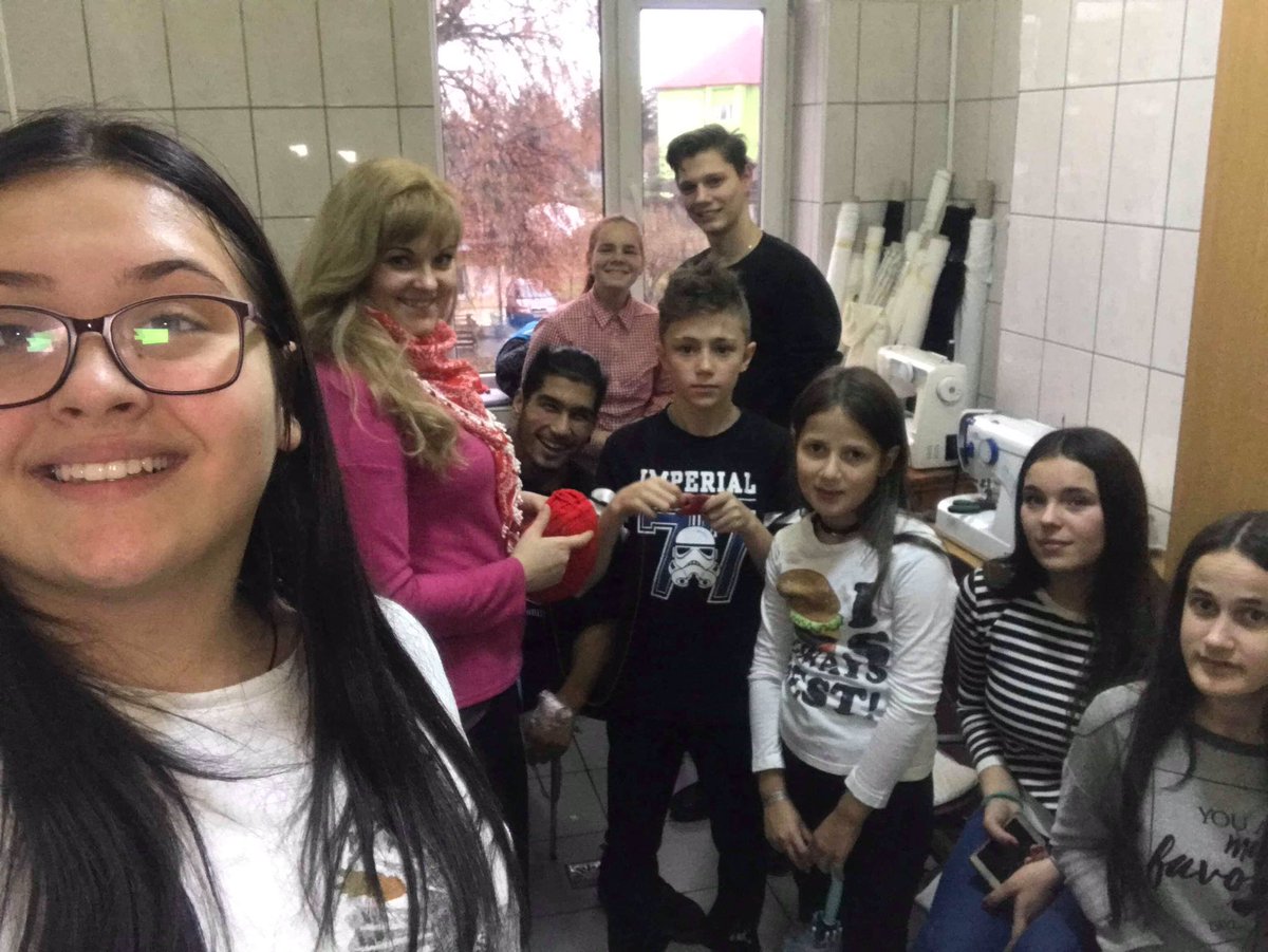 Sos Bambini Onlus Selfie Dei Nostri Ragazzi Del Laboratorio Di Sartoria Di Sighet Che Preparano Gli Addobbi Di Natale Romania Natalesosbambini T Co Epnz4psfrq