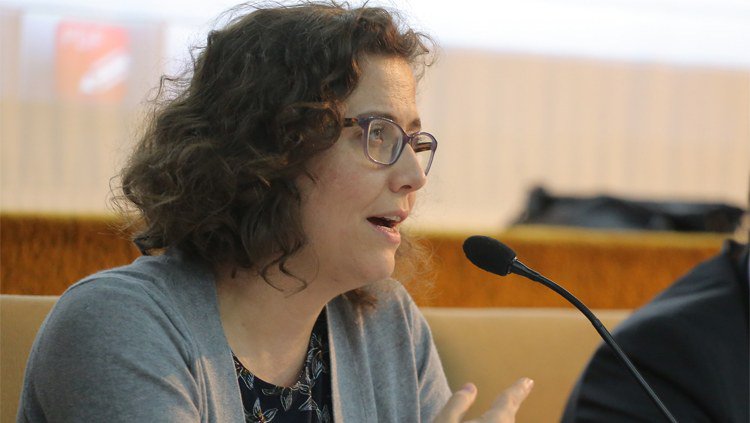 Redução de açúcar em produtos alimentícios trará poucos benefícios, afirma conselheira. Acordo fixou metas baseadas no conteúdo máximo de açúcar por categoria, com impacto pequeno sobre o açúcar na média dos produtos, esclarece Ana Paula Bortoletto #Consea bit.ly/2P6mDAv