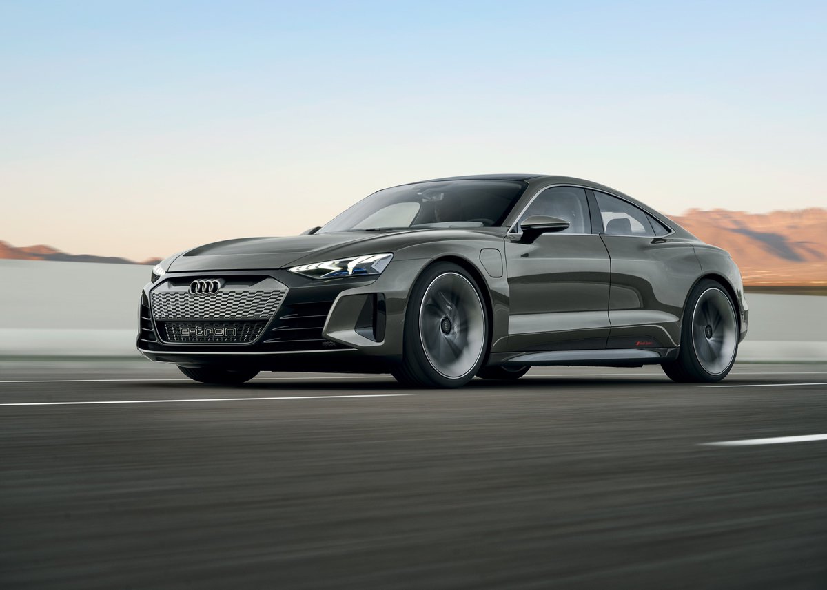 JonathanRWegner's tweet photo. What an electric vehicle should look like, NOT emotionless design or crazy explorations in van-like form factors or copious splashes of electric blue. I think it’ll be my S7 replacement. 0-62 in 3.5 sec and 590 hp fast family mover, due in 2019. 😍 🙌🏻 @Audi #audietronGT https://t.co/1ytDVKTgPN