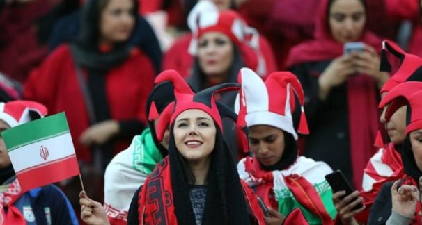 BBCSport's tweet photo. Fifa has been urged to act so that women in Iran can be allowed to attend football matches.

Full story: https://t.co/GrV8WonHy3 https://t.co/dFuNFNbU3I
