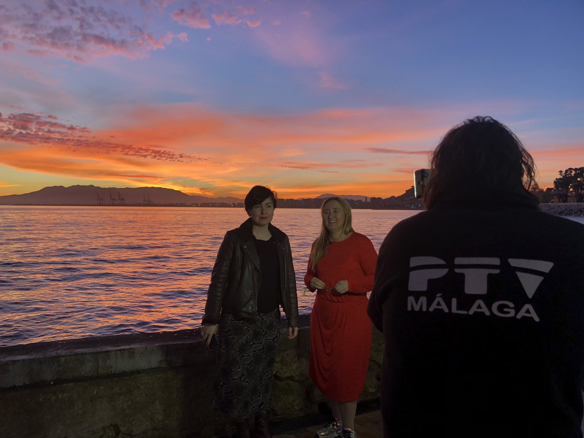 disfrutadelsol's tweet photo. 🌞 ⛱ #DisfrutadelSOL #SinDejarteLaPiel #ViveSoludable #10AñosContigo #PlayaSoludable #SocorristaSoludable
Entrevista de @Nine_Maza de @ptvmlg en @elbalnearioMLG a la doctora 👩🏽⚕️ @magdalenatroya (@AgenciaCostaSol ) por el cierre de estos 10 años. https://t.co/EVcKQY9Zls
